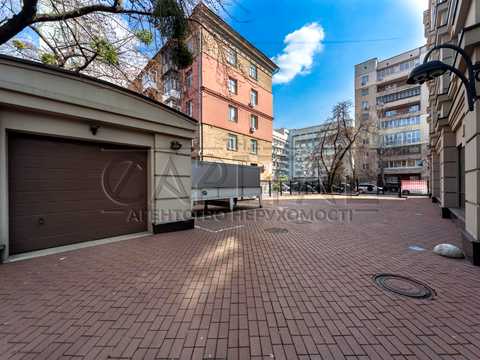 комерційна за адресою Лесі Українки бульв., 34