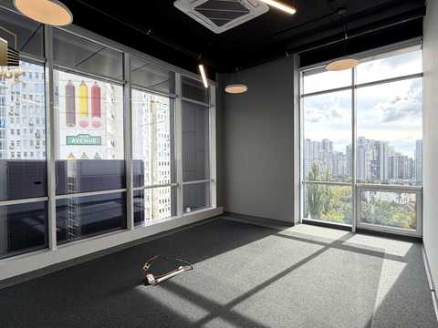 комерційна за адресою Товарна вул., 1