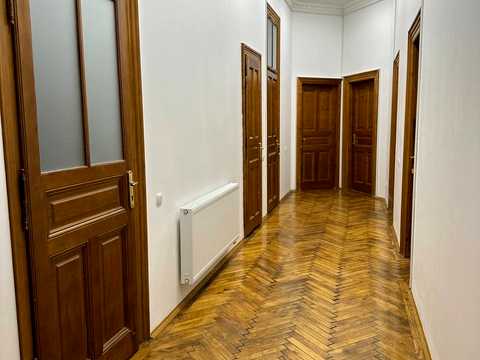 комерційна за адресою Степана Руданського вул., 1
