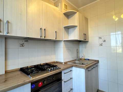 квартира по адресу Строителей ул., 13
