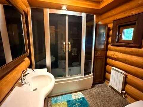 будинок за адресою Набережна вул.