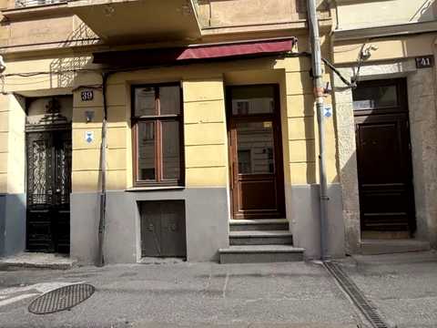 коммерческая по адресу Братьев Рогатинцев ул., 39