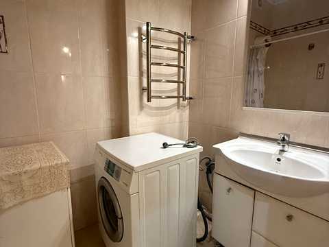 квартира за адресою Свободи просп. (60-річчя Жовтня), 62