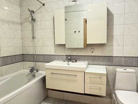квартира за адресою Срібнокільська вул., 1