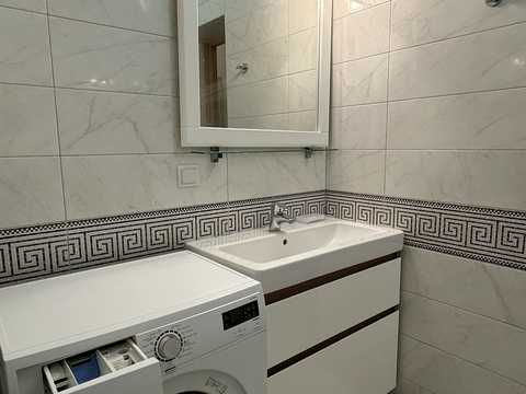 квартира за адресою Срібнокільська вул., 1