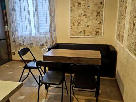квартира за адресою Євгена Чикаленка вул., 43а