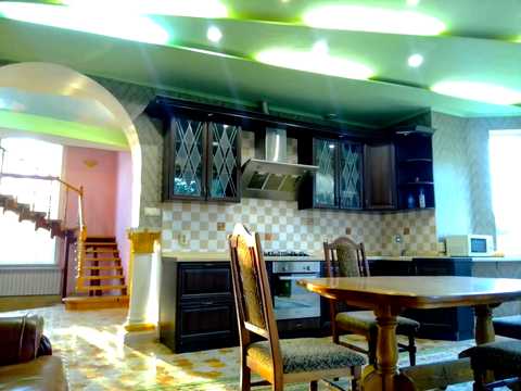 будинок за адресою с. Хотів, Зоряна, 13