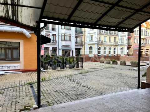 комерційна за адресою Виноградна вул., 16а