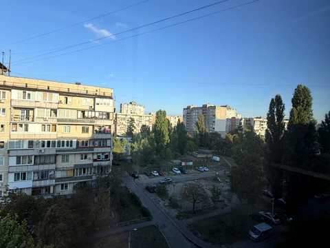 квартира за адресою Богатирська вул., 8