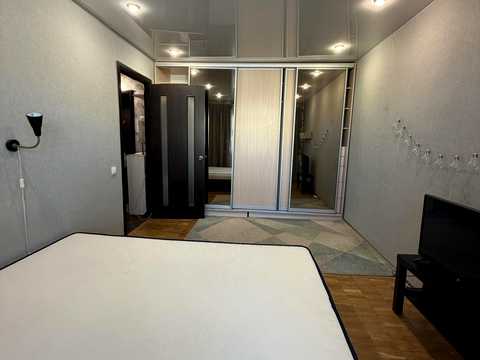 квартира за адресою Богатирська вул., 8