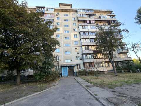 квартира за адресою Богатирська вул., 8