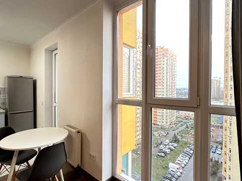 квартира за адресою Сім'ї Кульженків вул. (Петра Дегтяренка), 37