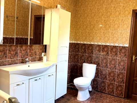 будинок за адресою смт. Гостомель, Ірпінська вул., 11
