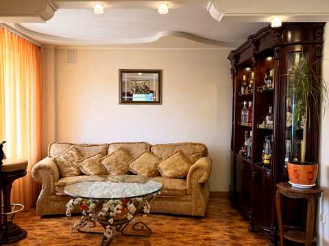 квартира за адресою Шота Руставелі вул., 10