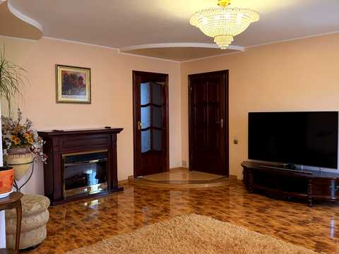 квартира за адресою Шота Руставелі вул., 10