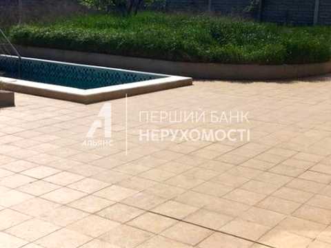 дом по адресу центральна