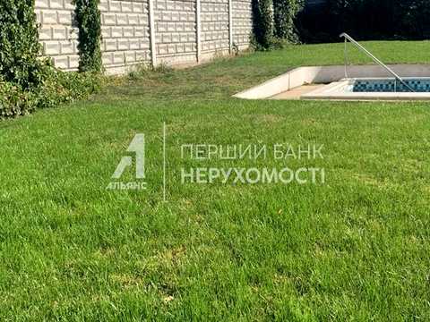 дом по адресу центральна