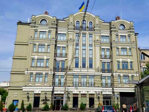 комерційна за адресою Спаська вул., 5