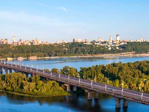 комерційна за адресою Дніпровська набережна вул., 1-А