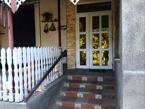 будинок за адресою с. Сюрте, Центральна