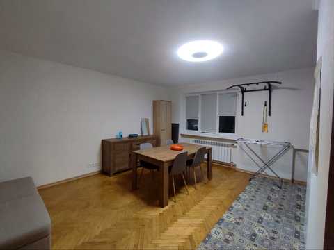 квартира за адресою Мирона Тарнавського вул. (Кутузова), 106