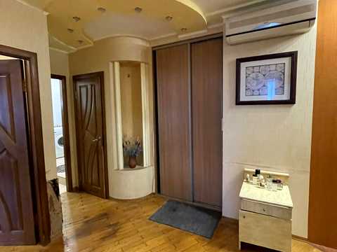 квартира за адресою Академіка Булаховського вул., 5-Б