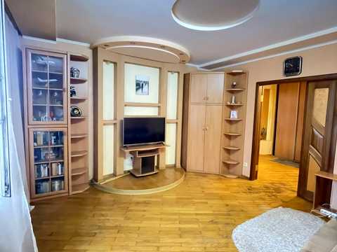 квартира за адресою Академіка Булаховського вул., 5-Б