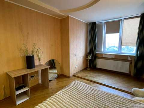 квартира за адресою Академіка Булаховського вул., 5-Б