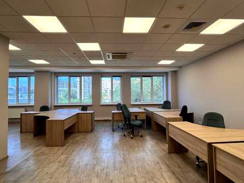 комерційна за адресою Польова вул., 24д