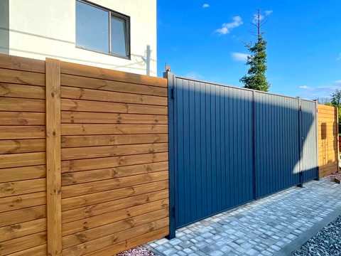 будинок за адресою Захисників вул.