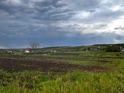 ділянка за адресою с. Підлужжя,