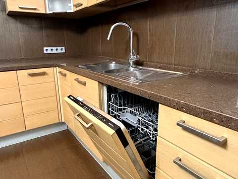 квартира за адресою Раїси Окіпної вул., 18