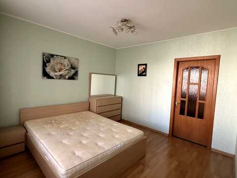 квартира по адресу Владимира Момота ул., 44