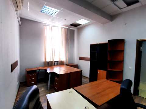 комерційна за адресою Жилянська вул., 31