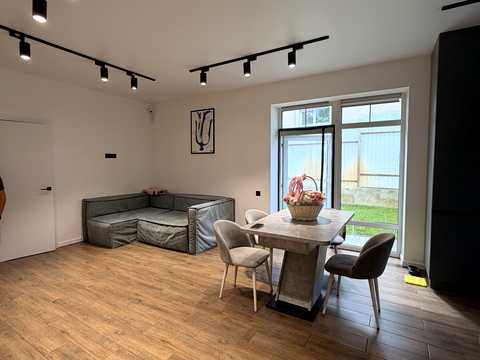 1877241868598906