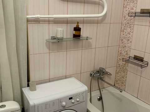 квартира по адресу Строителей ул., 12