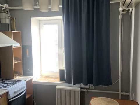 квартира по адресу Строителей ул., 12