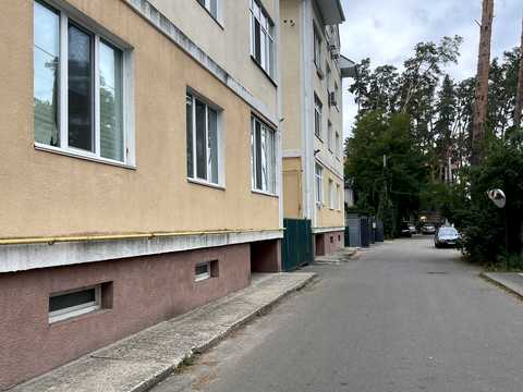 комерційна за адресою Літературна вул. (Чехова), 4-Т