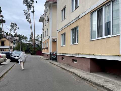 комерційна за адресою Літературна вул. (Чехова), 4-Т