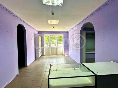 комерційна за адресою Українська вул., 2