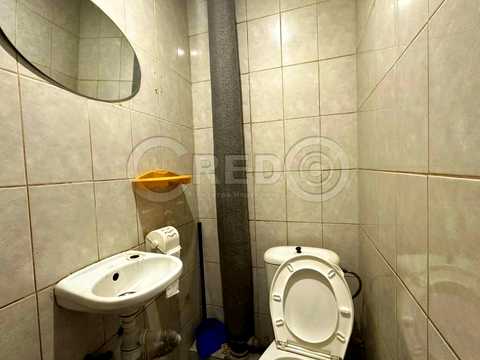 комерційна за адресою Українська вул., 2