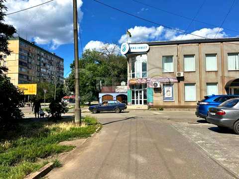 комерційна за адресою Українська вул., 2