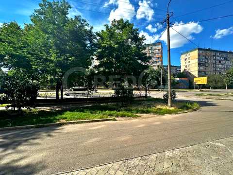 комерційна за адресою Українська вул., 2
