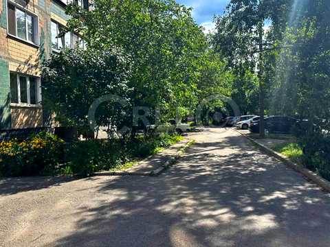 комерційна за адресою Українська вул., 2