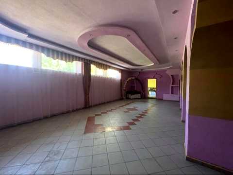 комерційна за адресою Будівельників вул., 25
