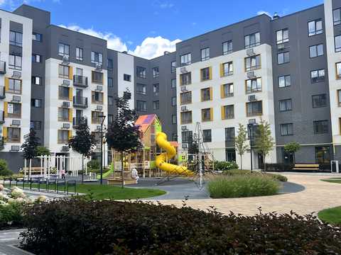 комерційна за адресою Соборна вул., 37