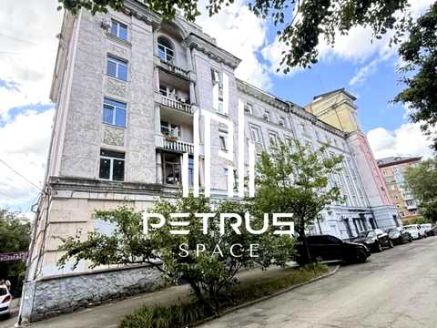 комерційна за адресою Нагірна вул., 8/32