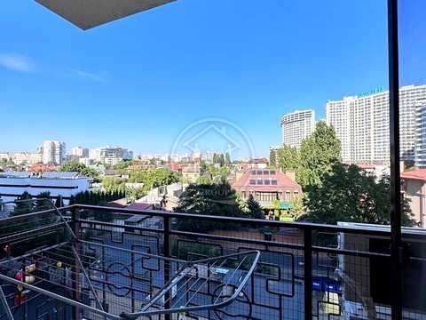 квартира за адресою Літературна вул., 8