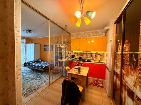 квартира за адресою Літературна вул., 8