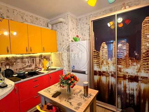 квартира за адресою Літературна вул., 8